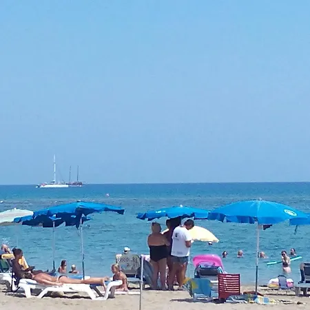 Family And Friends Flat Close To The Sea, Free Internet شقة *