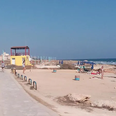 Family And Friends Flat Close To The Sea, Free Internet شقة أيا نابا