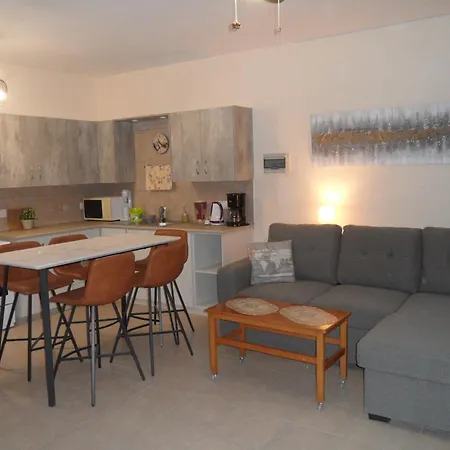 Apartment Family And Friends Flat Close To The Sea, Free Internet *